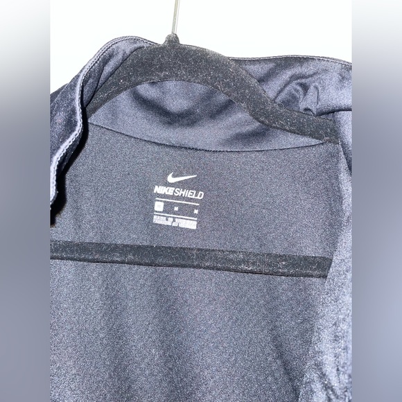A6 - 341 NIKE shield nikeshield women’s zip up sporty jacket size medium - Picture 9 of 9